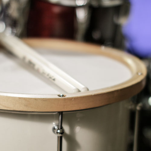 White snare drum with wooden hoop used on this slow Funk drum groove